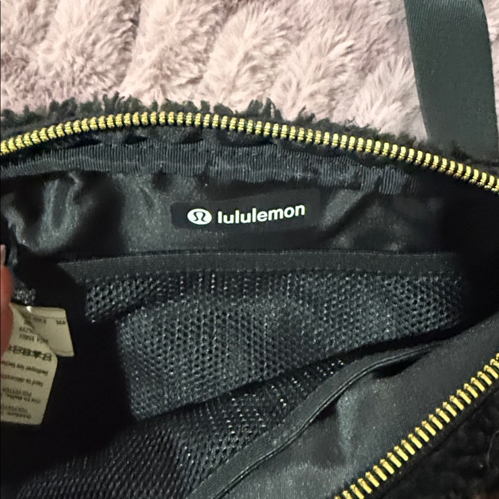 Lululemon Black Fleece Belt Bag - Picture 2 of 8